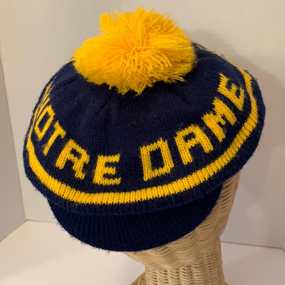 VINTAGE NOTRE DAME/GO IRISH BEANIE/BERET NAVY/GOLD POM POM OSZ KNIT FOOTBALL